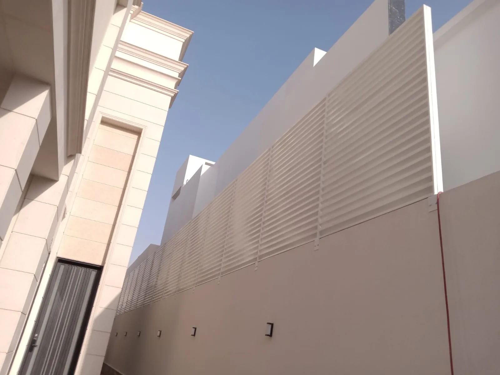 سواتر حديد شرائح لحوش فيلا حي الملقا